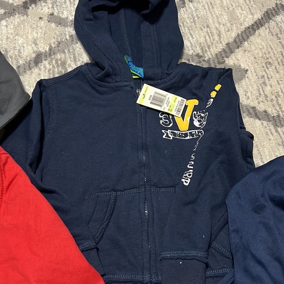 Boys 5pc Shirts and Hoodies Lot Size 4 Retails: $60 Make an offer. Brand new. - Picture 6 of 7
